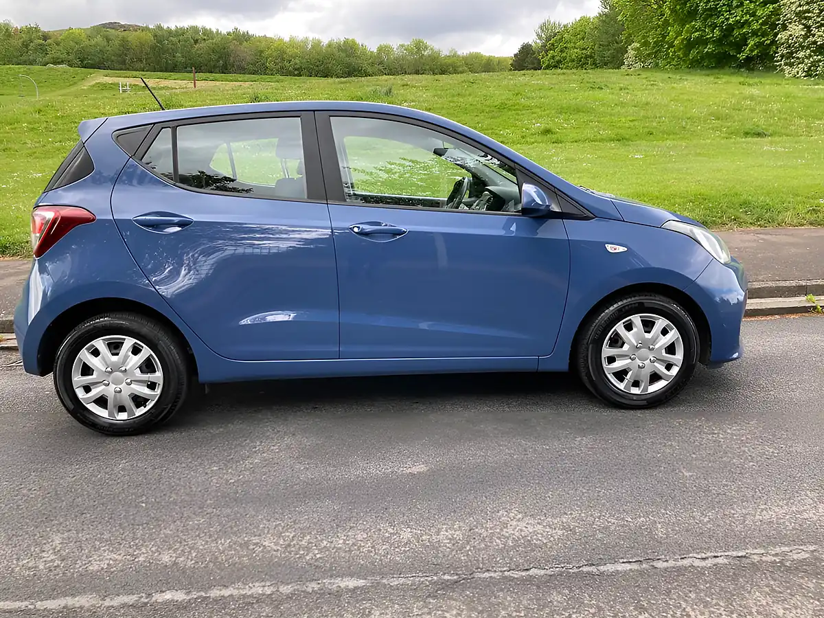Used 2017 Hyundai i10 Se Blue - Interior and Exterior details 3