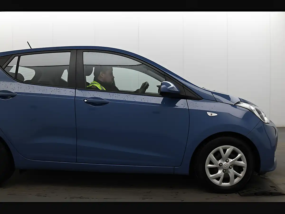 Used 2017 Hyundai i10 Se Blue - Interior and Exterior details 15
