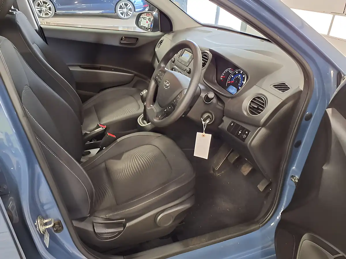 Used 2017 Hyundai i10 Se Blue - Interior and Exterior details 19