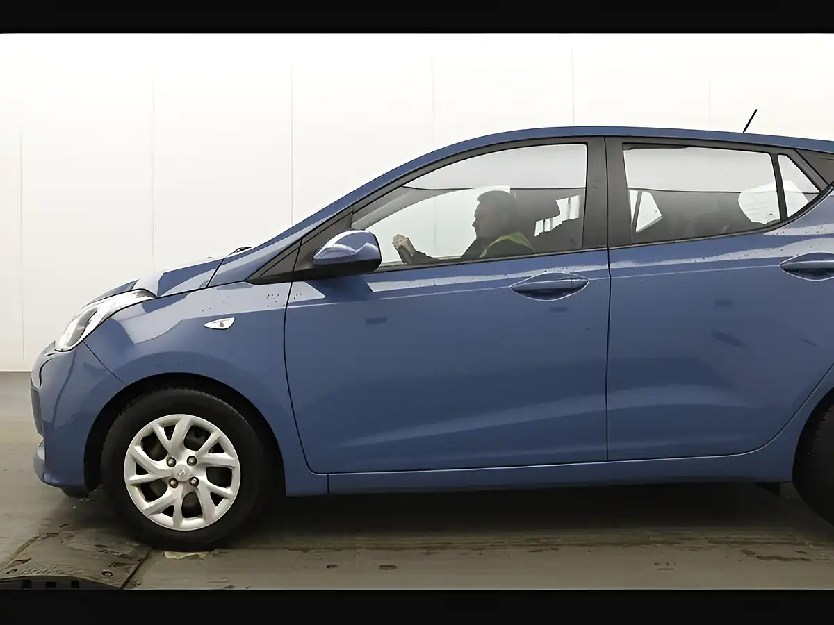 Used 2017 Hyundai i10 Se Blue - Interior and Exterior details 7