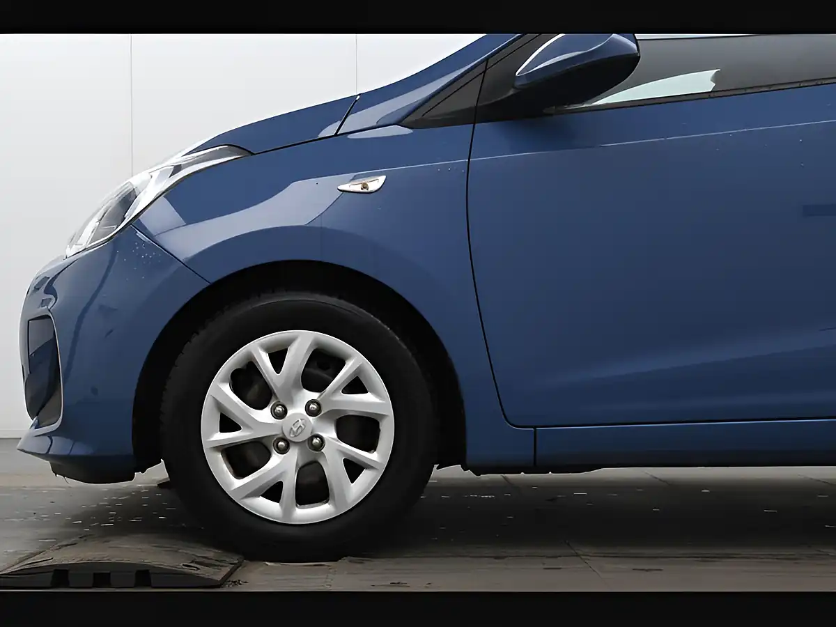 Used 2017 Hyundai i10 Se Blue - Interior and Exterior details 8