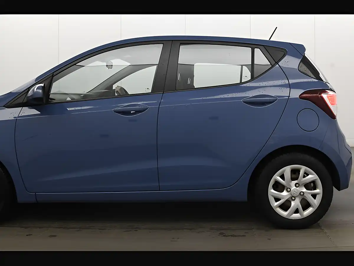 Used 2017 Hyundai i10 Se Blue - Interior and Exterior details 9
