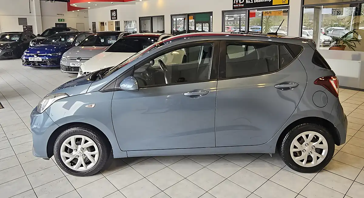 Used 2017 Hyundai I10 Se Blue - Interior and Exterior details 5