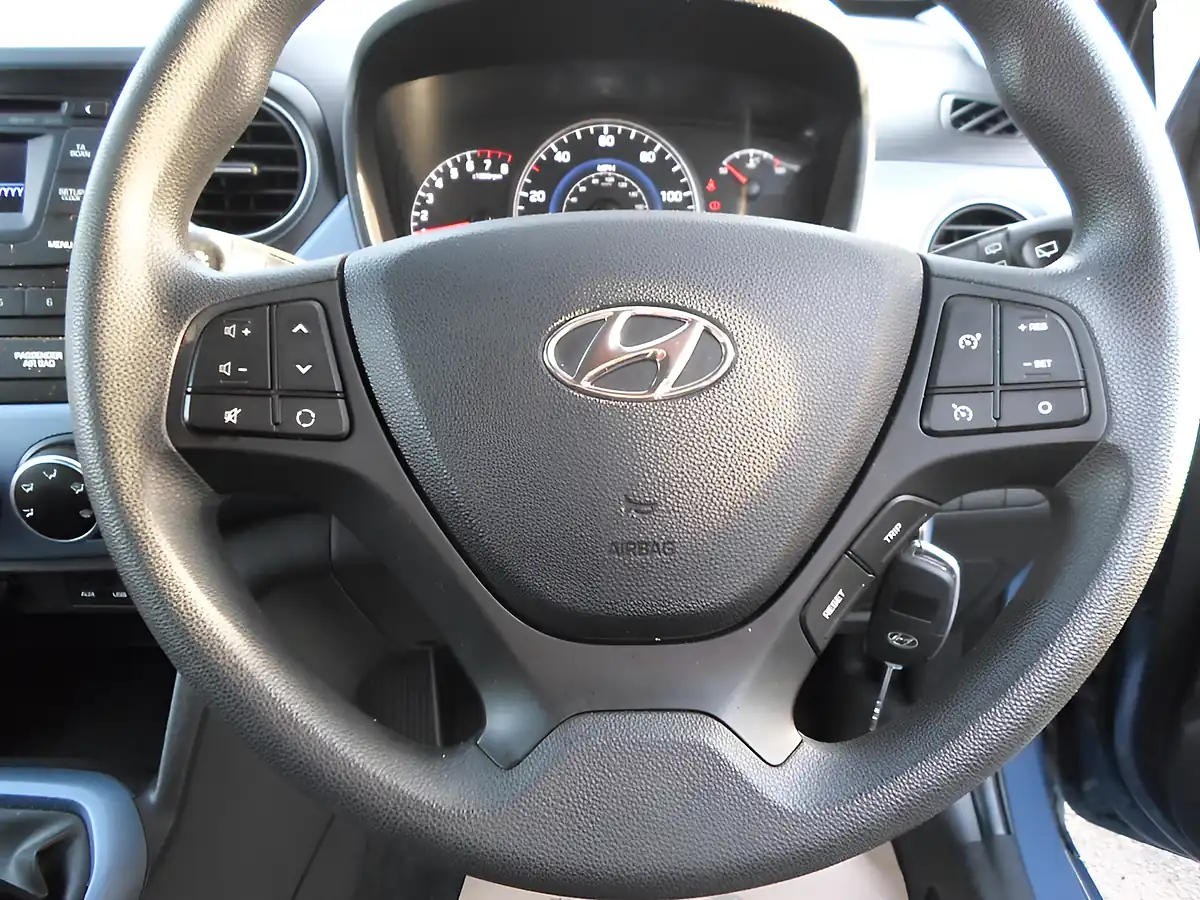Used 2017 Hyundai I10 Se Blue - Interior and Exterior details 5