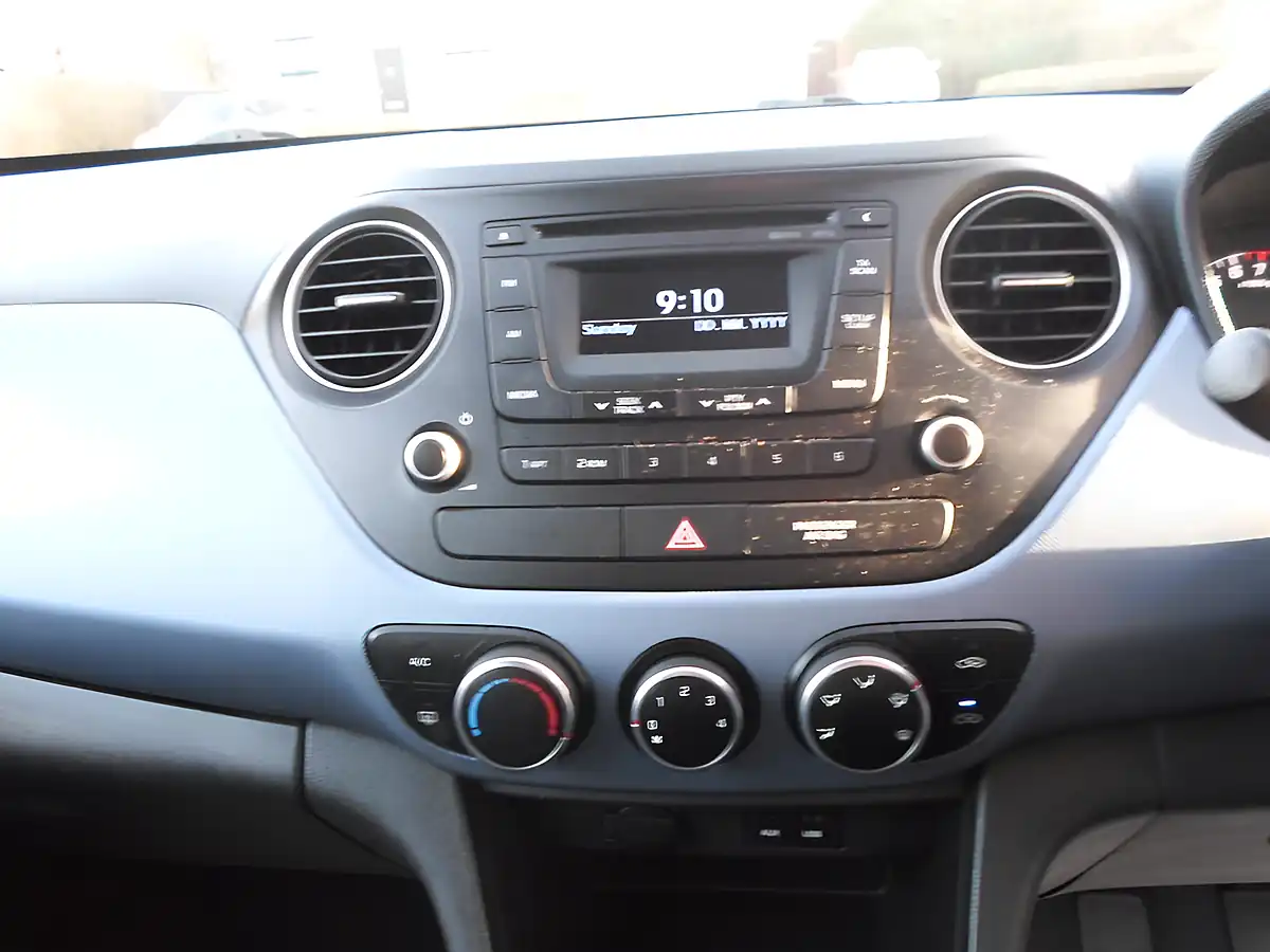 Used 2017 Hyundai I10 Se Blue - Interior and Exterior details 6