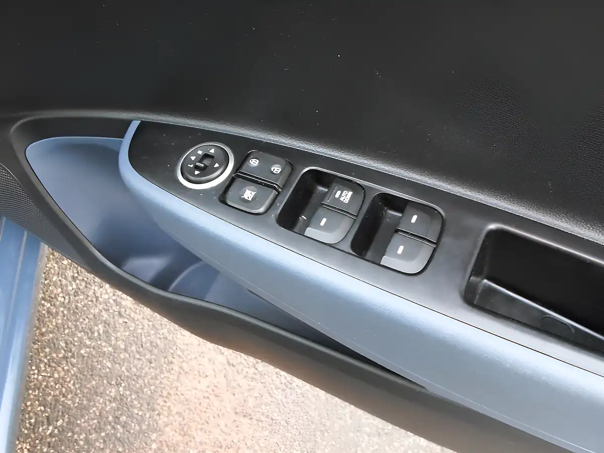 Used 2017 Hyundai I10 Se Blue - Interior and Exterior details 8