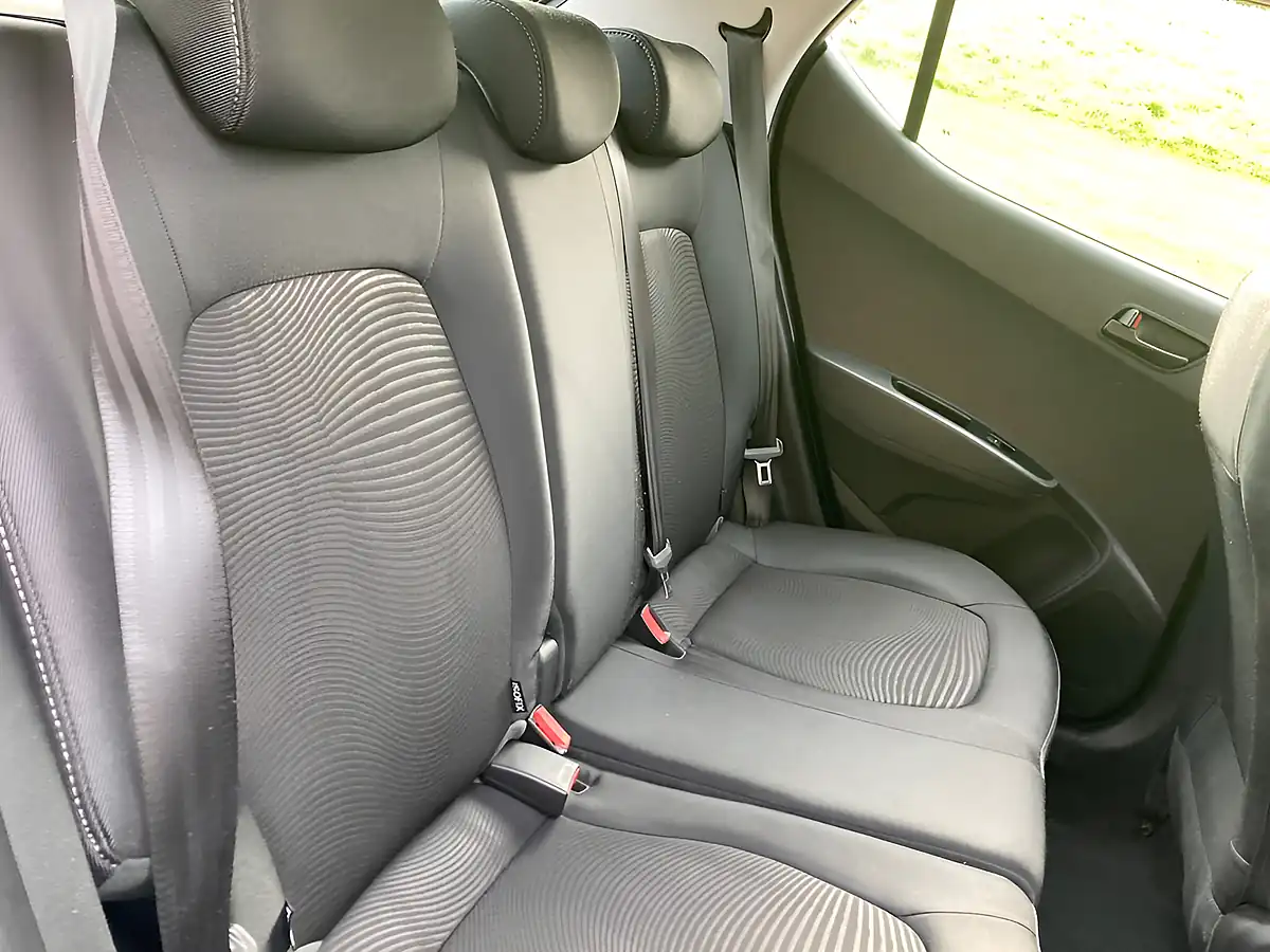 Used 2017 Hyundai I10 Se Blue - Interior and Exterior details 12
