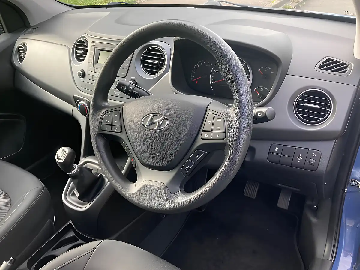 Used 2017 Hyundai I10 Se Blue - Interior and Exterior details 13