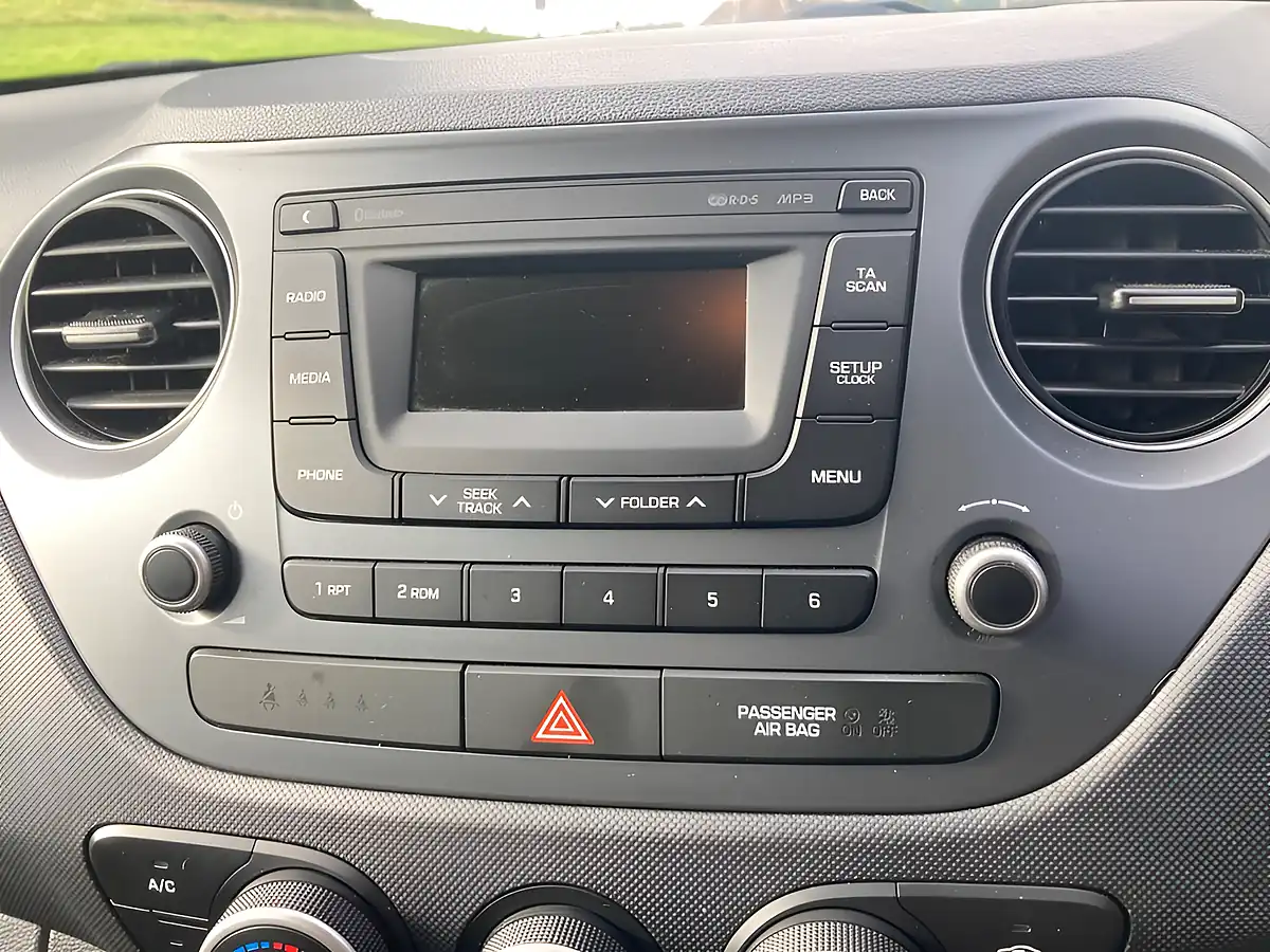 Used 2017 Hyundai I10 Se Blue - Interior and Exterior details 16