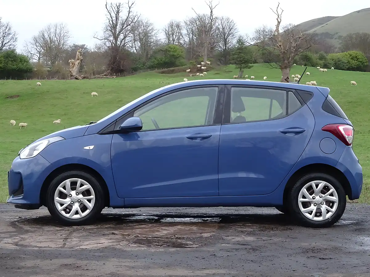 Used 2017 Hyundai i10 Se Blue - Interior and Exterior details 4