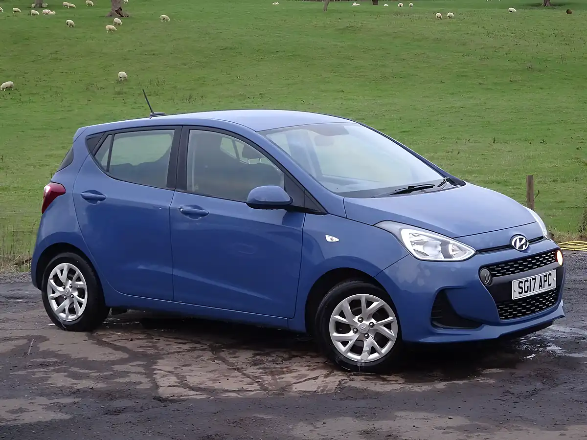 Used 2017 Hyundai i10 Se Blue - Interior and Exterior details 5