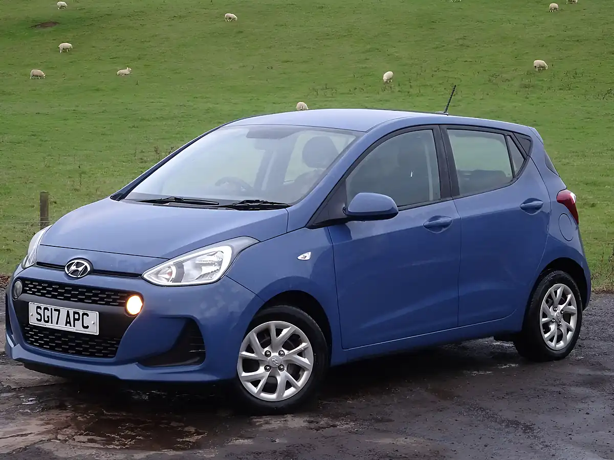 Used 2017 Hyundai i10 Se Blue - Interior and Exterior details 8