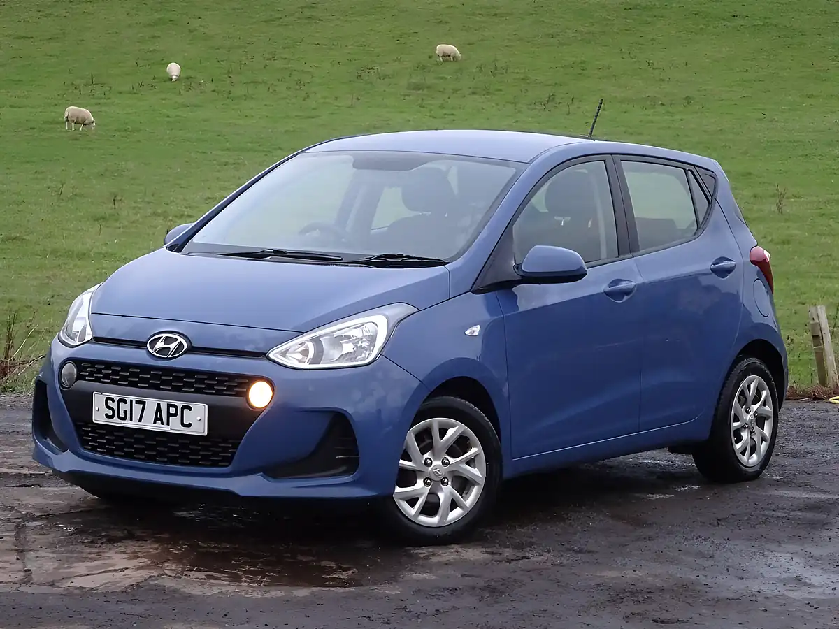 Used 2017 Hyundai i10 Se Blue - Interior and Exterior details 9
