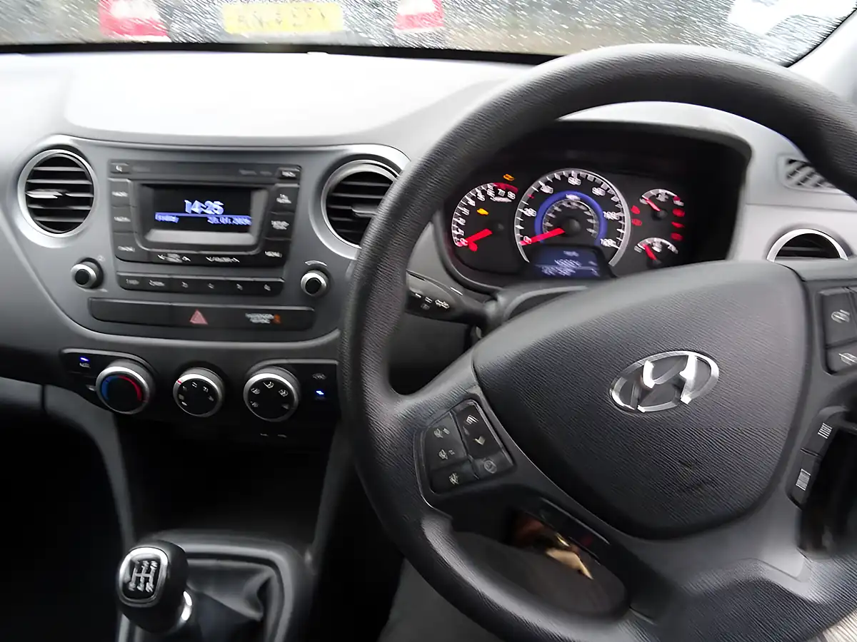 Used 2017 Hyundai I10 Se Grey - Interior and Exterior details 11