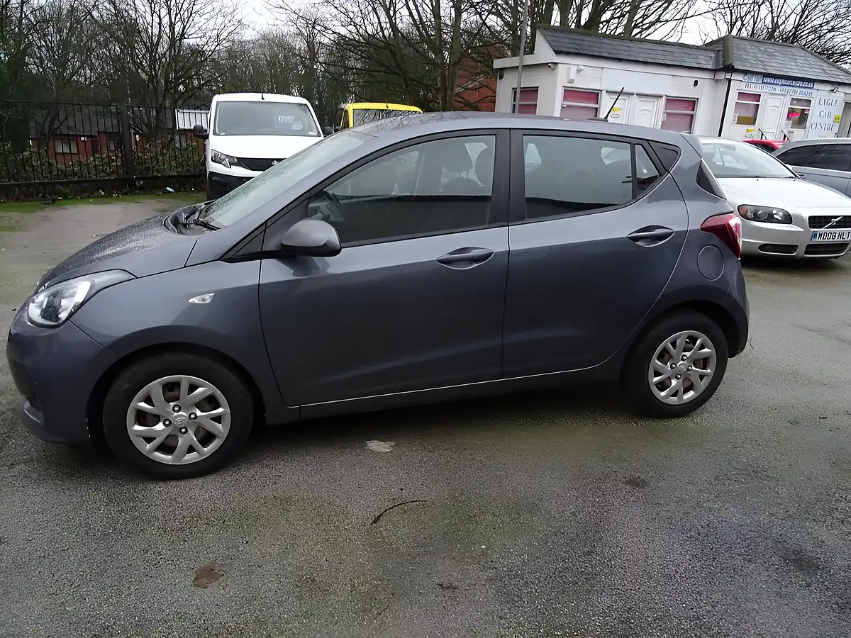 Used 2017 Hyundai I10 Se Grey - Interior and Exterior details 5