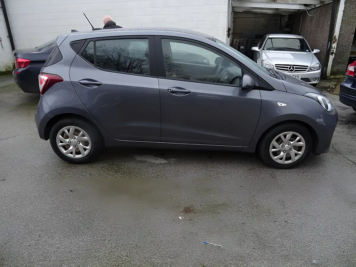 Used 2017 Hyundai I10 Se Grey - Interior and Exterior details 6