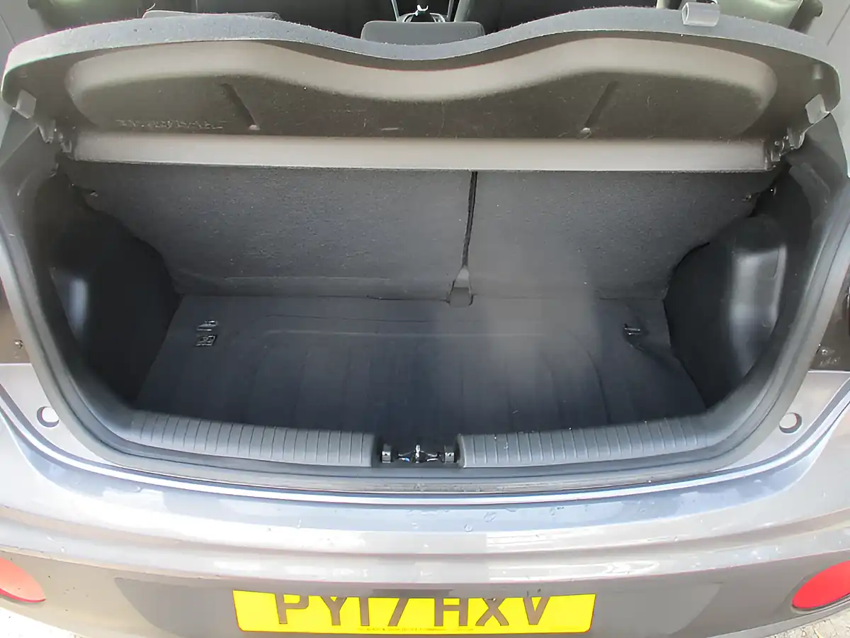 Used 2017 Hyundai i10 Se Grey - Interior and Exterior details 11