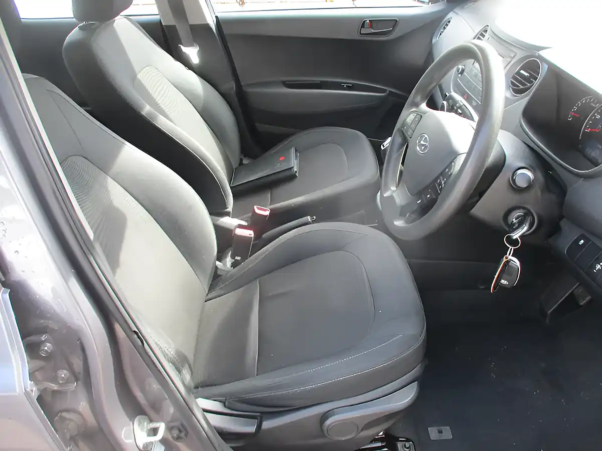 Used 2017 Hyundai i10 Se Grey - Interior and Exterior details 14