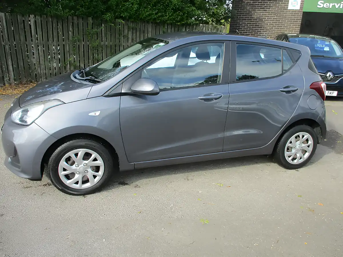 Used 2017 Hyundai i10 Se Grey - Interior and Exterior details 8