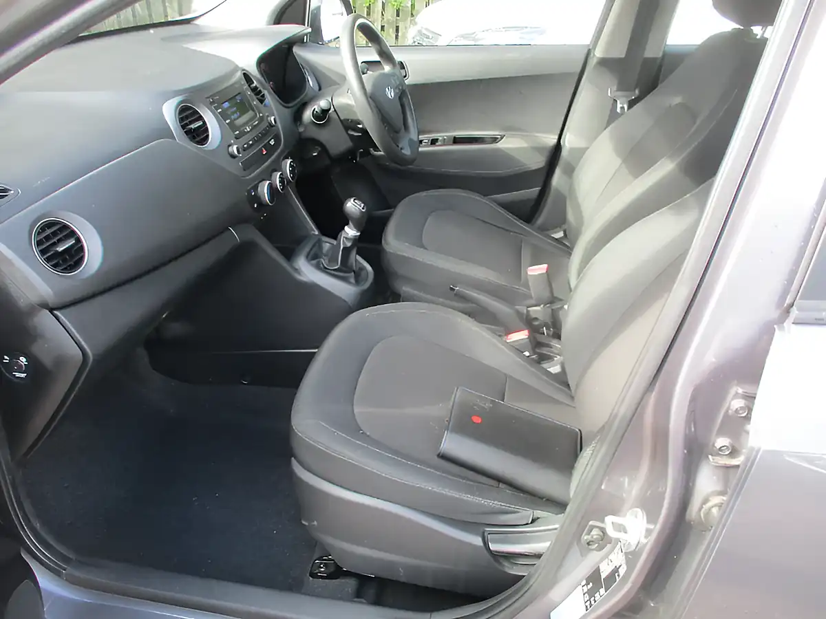 Used 2017 Hyundai i10 Se Grey - Interior and Exterior details 9