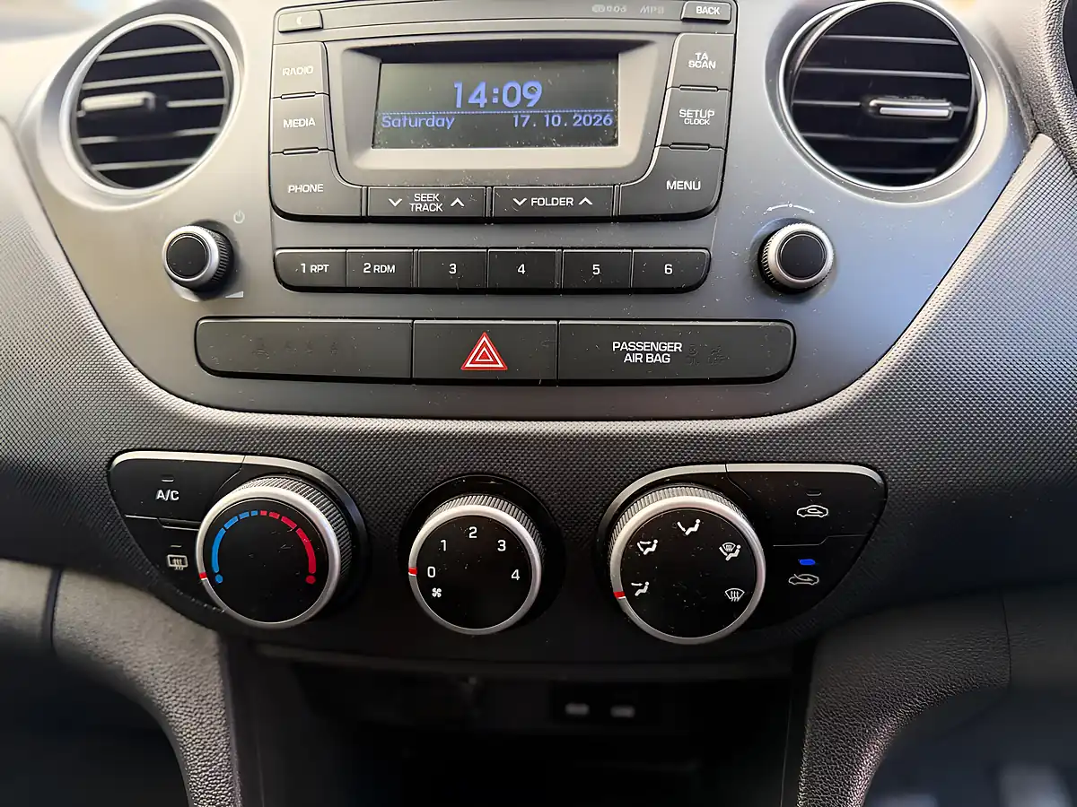 Used 2017 Hyundai I10 Se Grey - Interior and Exterior details 18