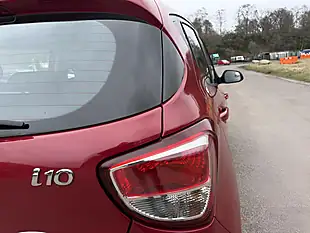 Used 2017 Hyundai i10 Se Passion Red - Interior and Exterior details 13