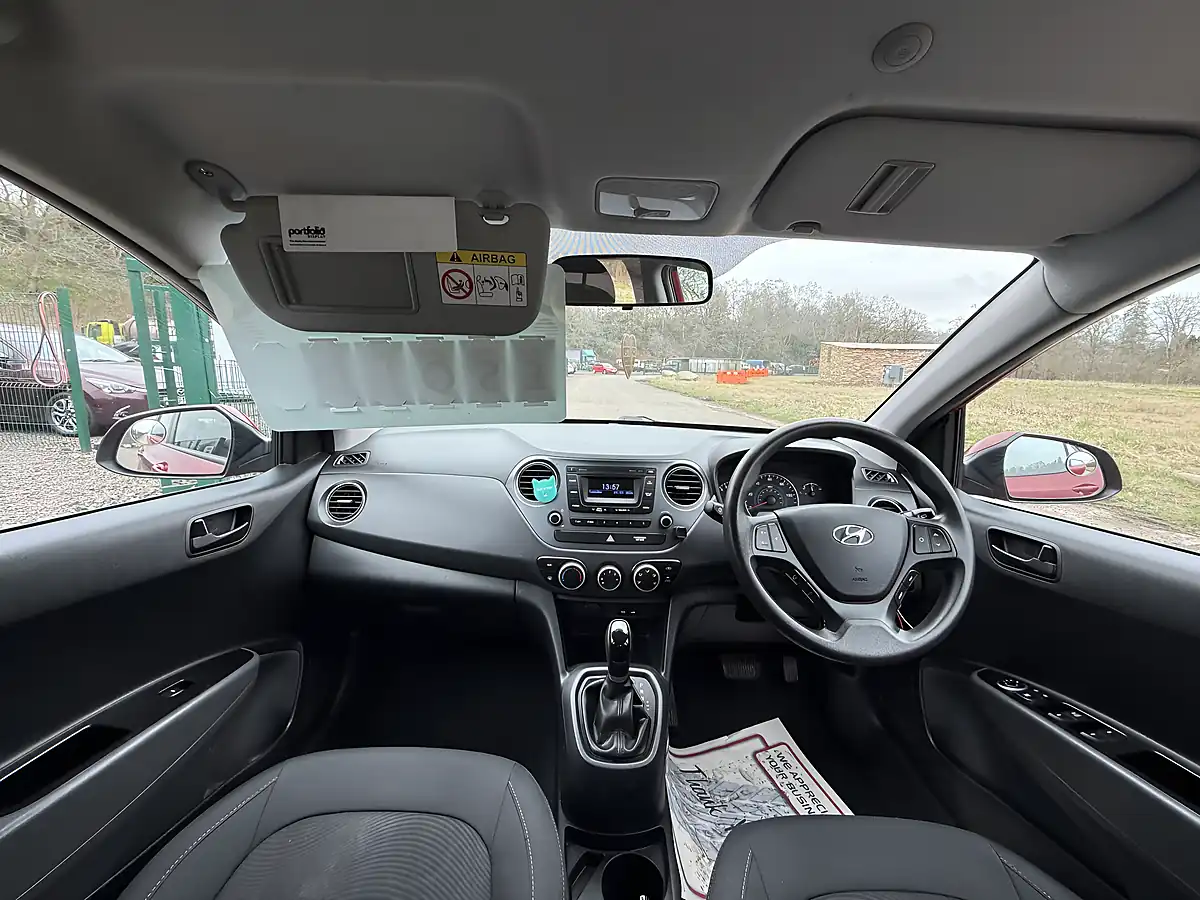 Used 2017 Hyundai i10 Se Passion Red - Interior and Exterior details 14