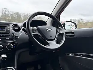 Used 2017 Hyundai i10 Se Passion Red - Interior and Exterior details 15