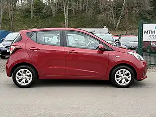 Used 2017 Hyundai i10 Se Passion Red - Interior and Exterior details 5