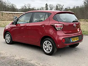 Used 2017 Hyundai i10 Se Passion Red - Interior and Exterior details 8