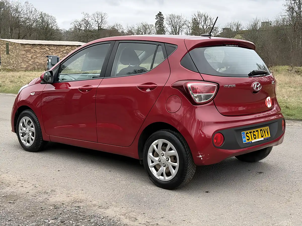 Used 2017 Hyundai i10 Se Passion Red - Interior and Exterior details 8