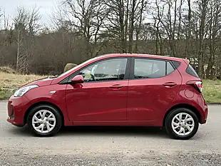 Used 2017 Hyundai i10 Se Passion Red - Interior and Exterior details 9