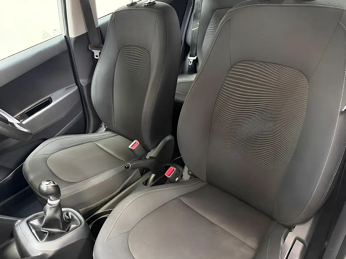 Used 2017 Hyundai I10 Se White - Interior and Exterior details 12