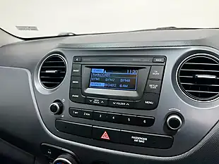 Used 2017 Hyundai I10 Se White - Interior and Exterior details 15