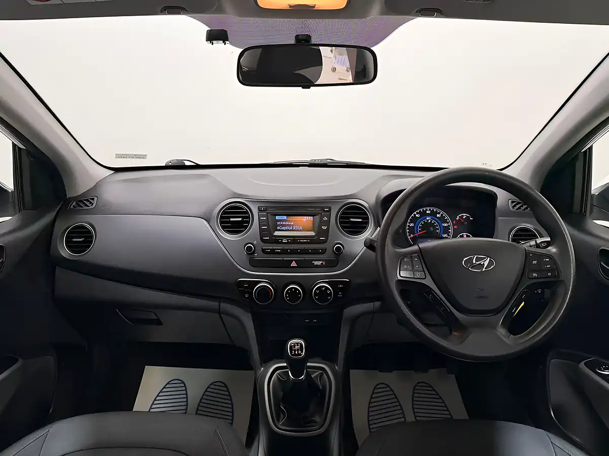 Used 2017 Hyundai I10 Se White - Interior and Exterior details 3