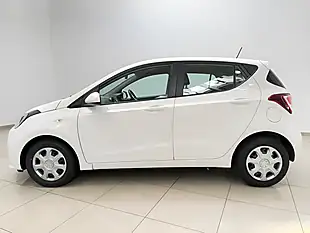 Used 2017 Hyundai I10 Se White - Interior and Exterior details 4