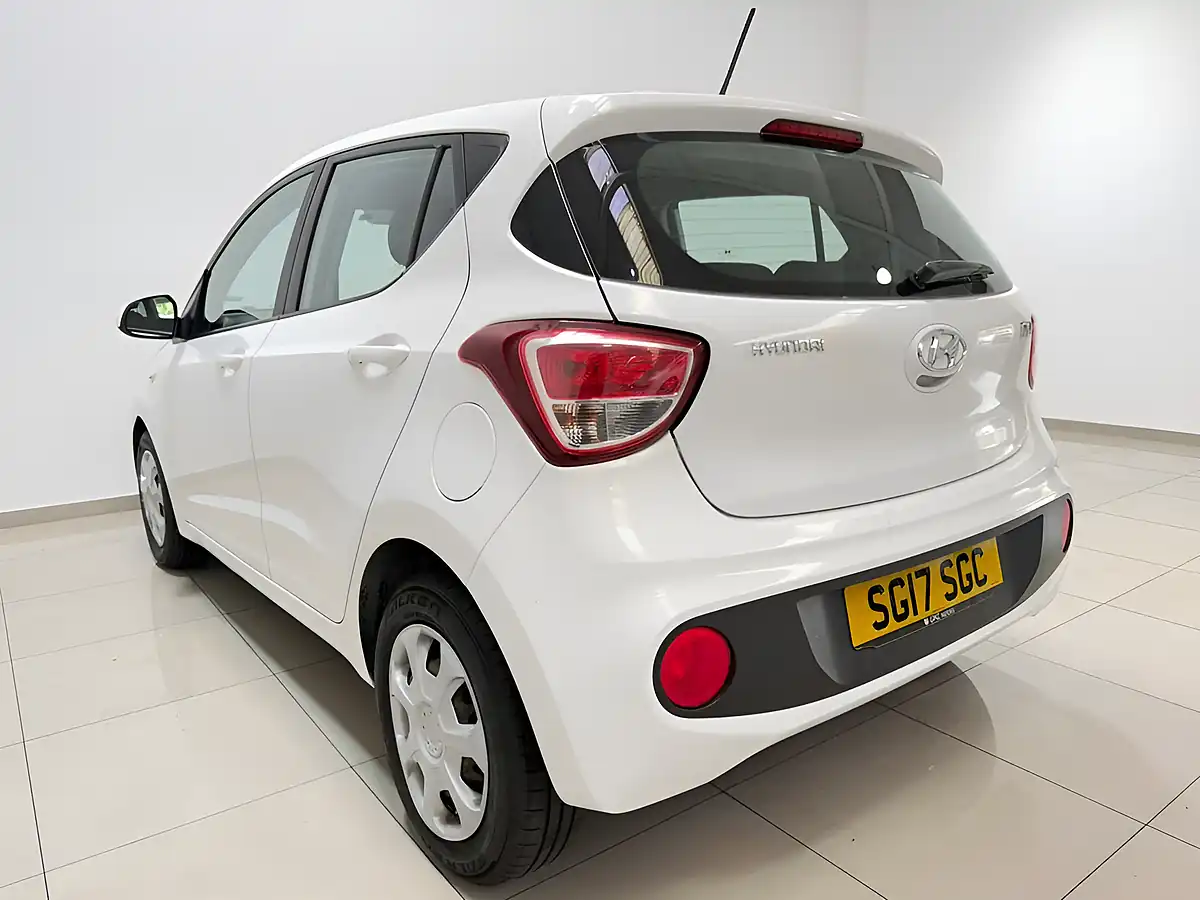 Used 2017 Hyundai I10 Se White - Interior and Exterior details 5
