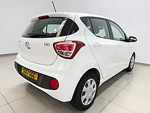 Used 2017 Hyundai I10 Se White - Interior and Exterior details 7