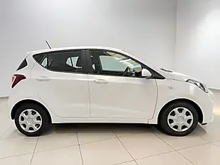 Used 2017 Hyundai I10 Se White - Interior and Exterior details 8