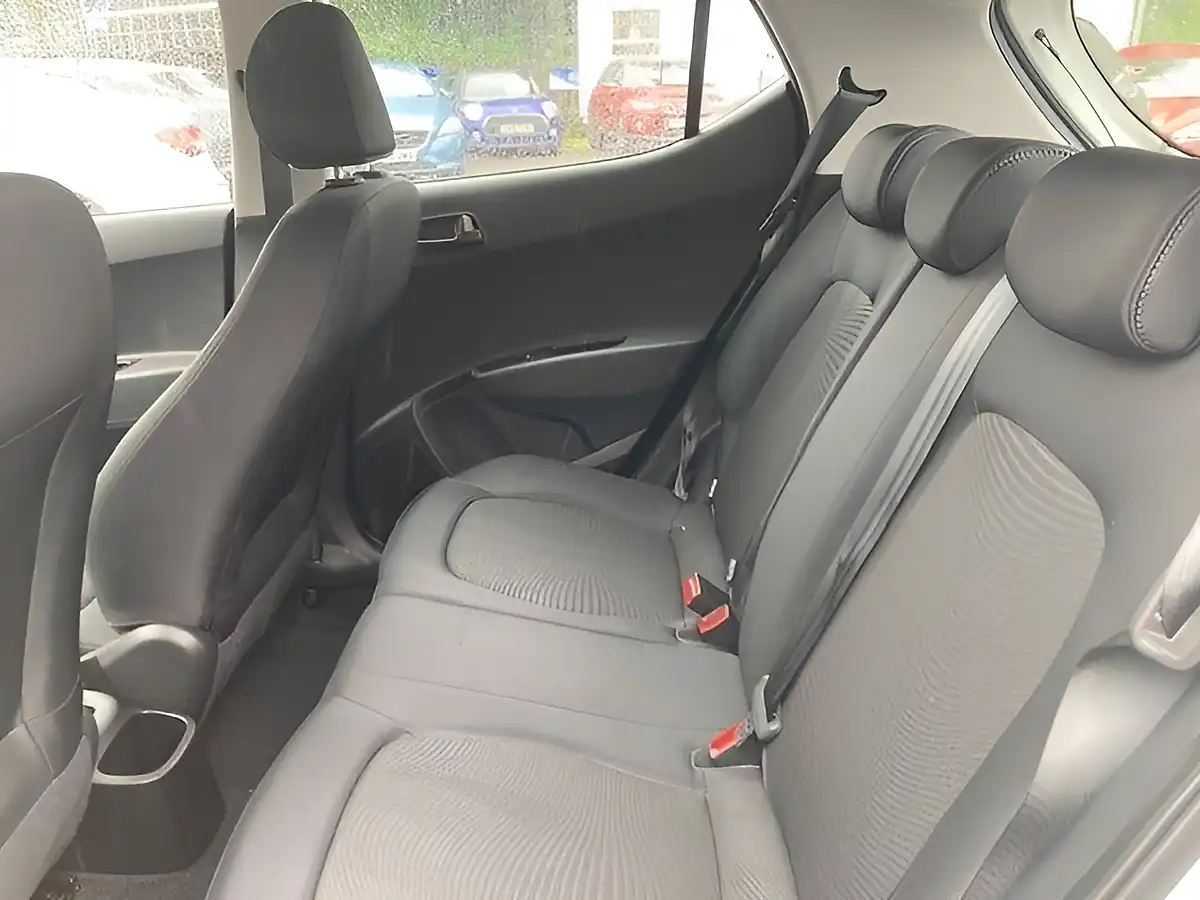 Used 2017 Hyundai I10 Se White - Interior and Exterior details 11