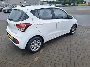 Used 2017 Hyundai I10 Se White - Interior and Exterior details 18