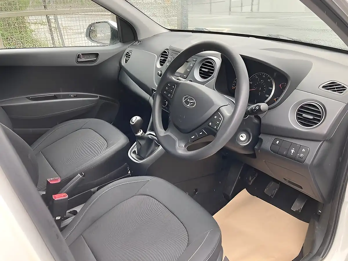 Used 2017 Hyundai I10 Se White - Interior and Exterior details 2