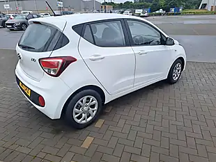 Used 2017 Hyundai I10 Se White - Interior and Exterior details 3