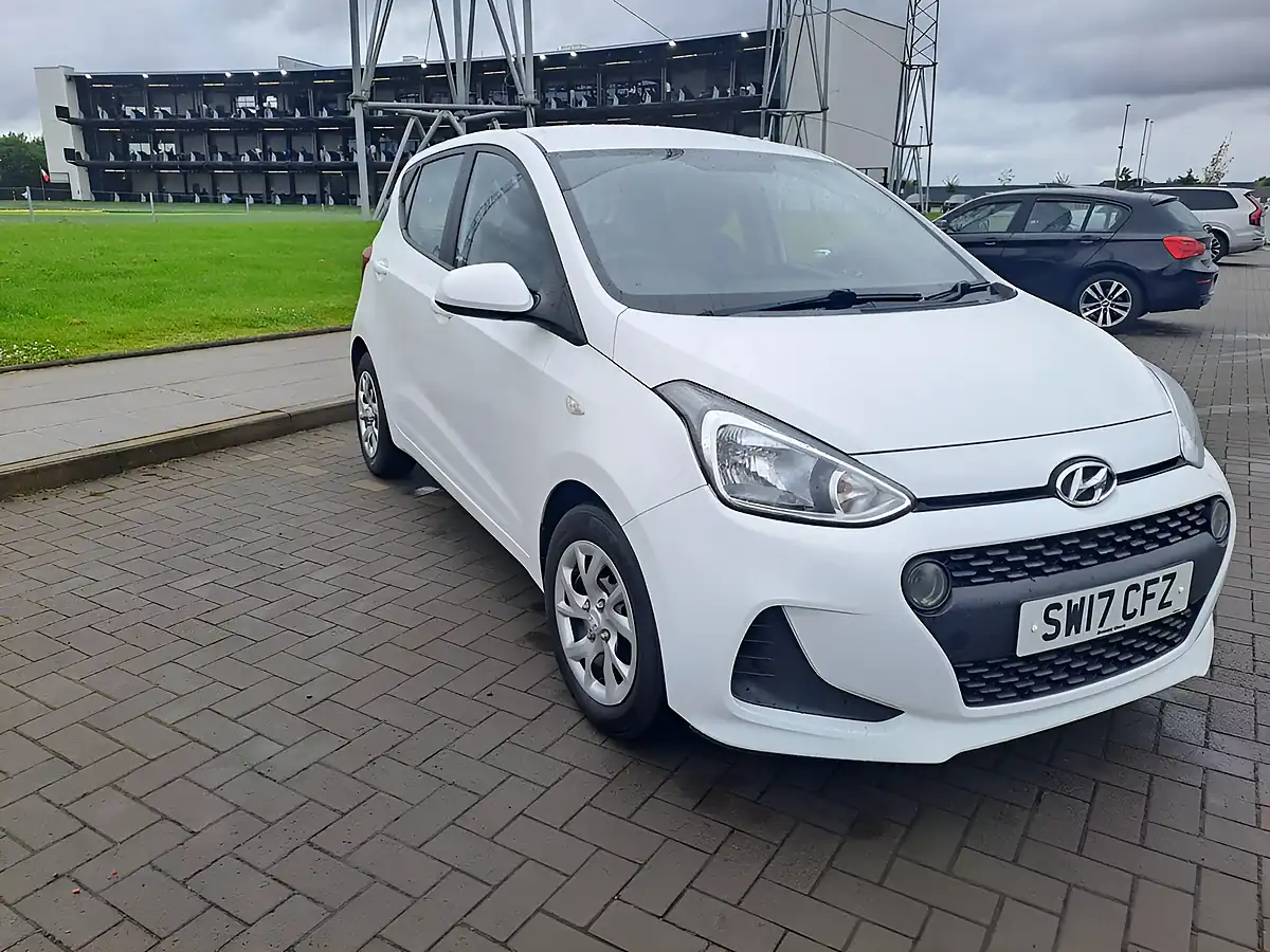 Used 2017 Hyundai I10 Se White - Interior and Exterior details 5