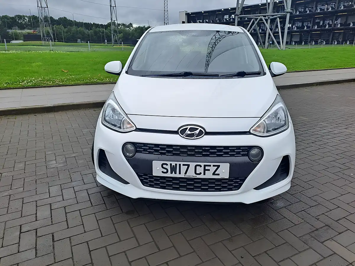Used 2017 Hyundai I10 Se White - Interior and Exterior details 6