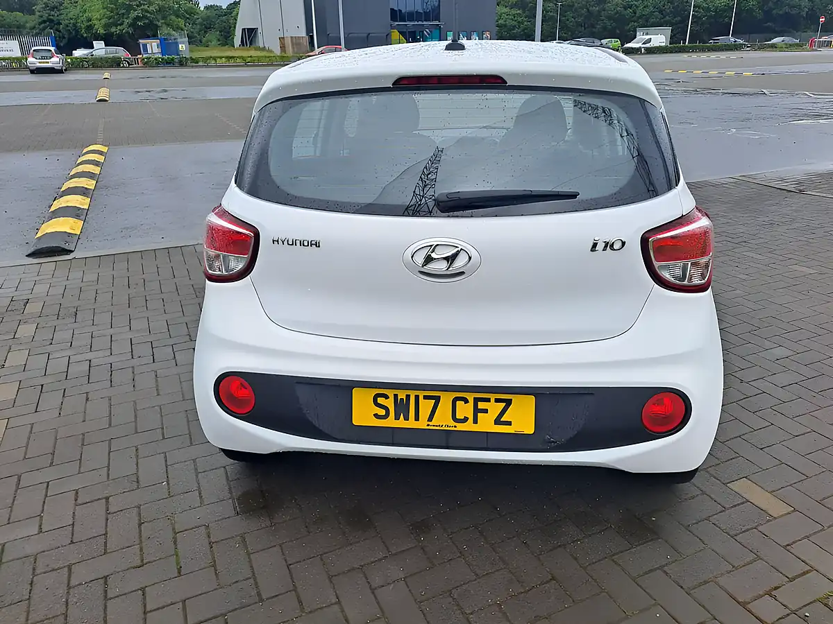 Used 2017 Hyundai I10 Se White - Interior and Exterior details 7