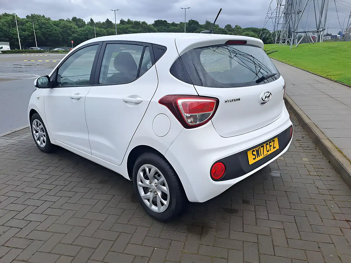Used 2017 Hyundai I10 Se White - Interior and Exterior details 9