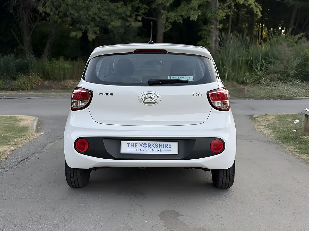 Used 2017 Hyundai i10 Se White - Interior and Exterior details 10