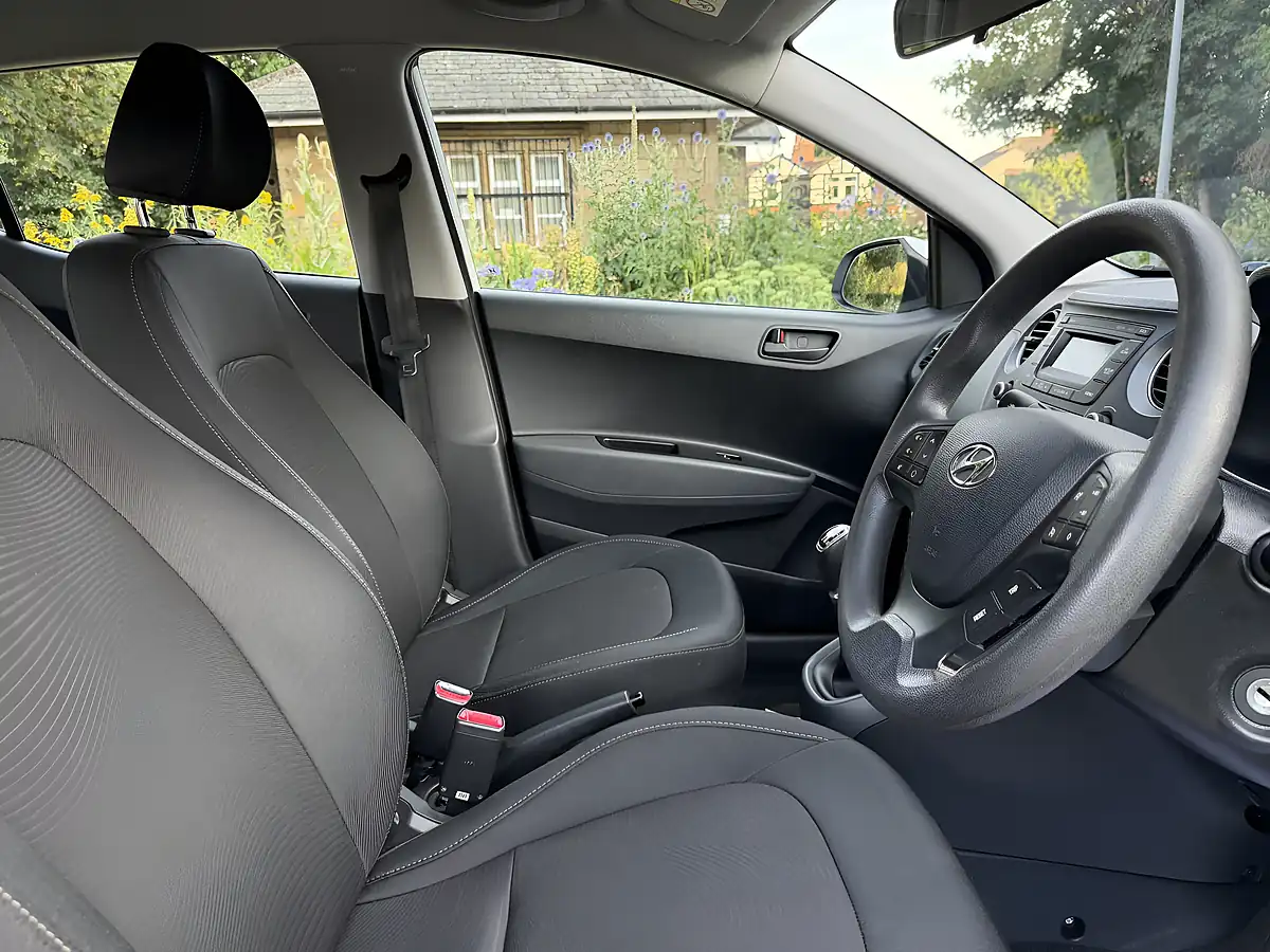 Used 2017 Hyundai i10 Se White - Interior and Exterior details 13