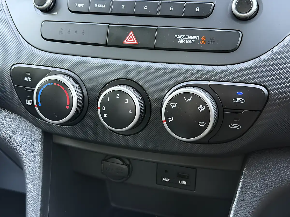 Used 2017 Hyundai i10 Se White - Interior and Exterior details 17